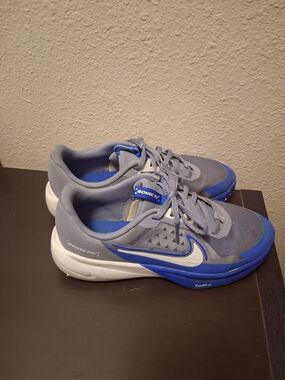 Nike Boys Shoes in Gray and Blue Size 5